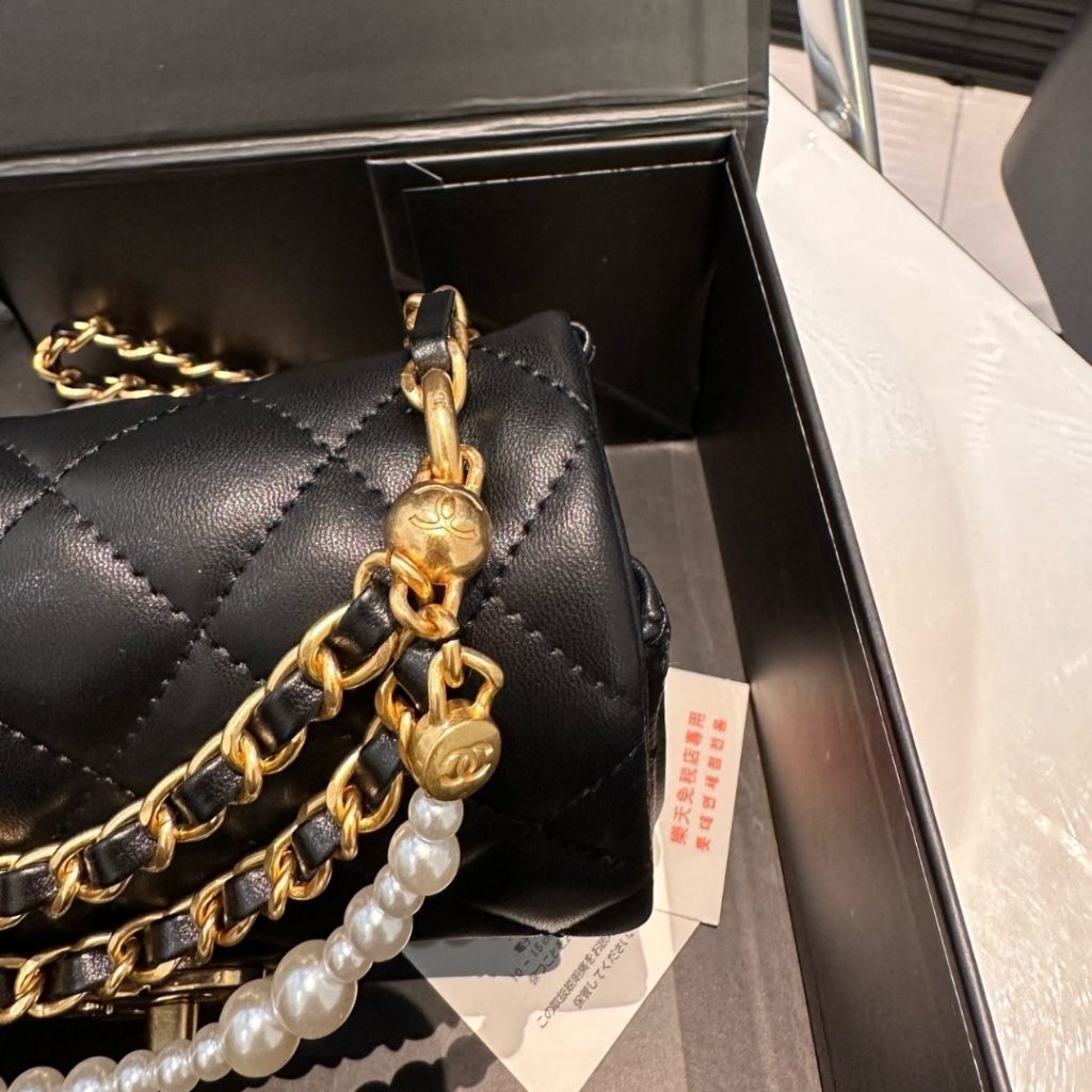 Chanel Mini Flap Bag Shiny Imitation Pearls And Gold Tone Metal Black 17Cm - Image 8