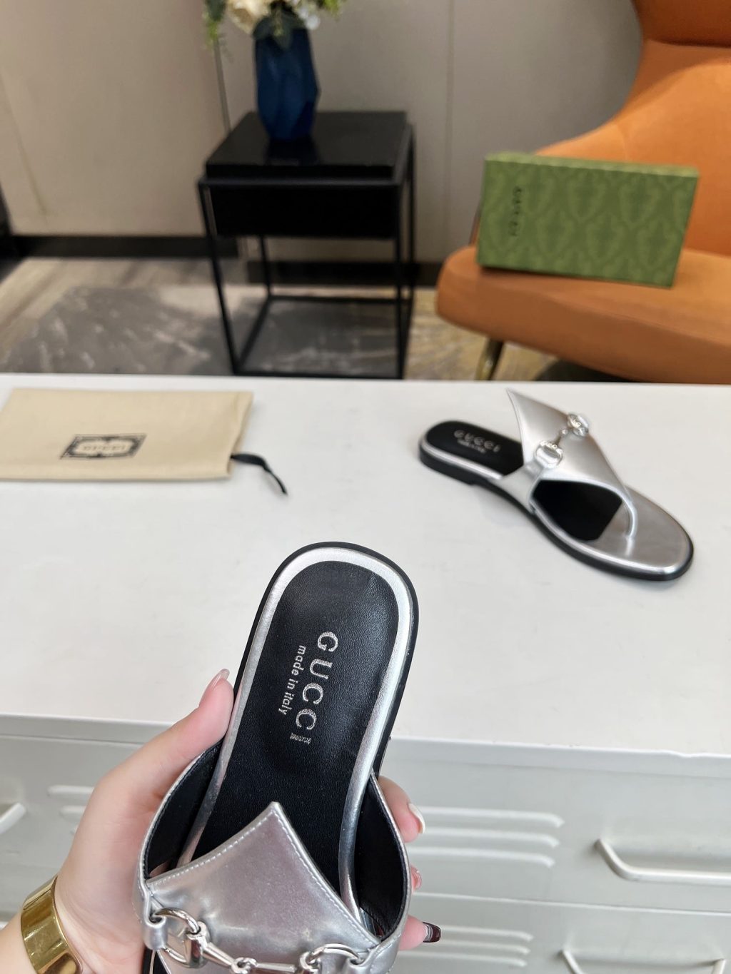 Gucci Women'S Thong Sandal With Horsebit Silver - Image 6