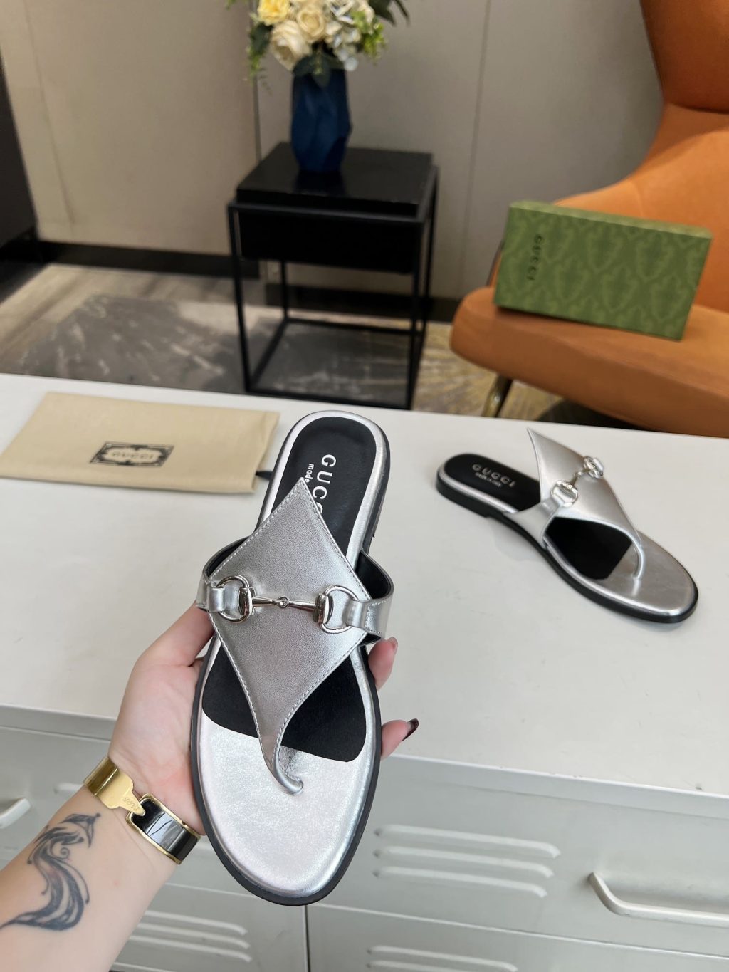 Gucci Women'S Thong Sandal With Horsebit Silver - Image 9