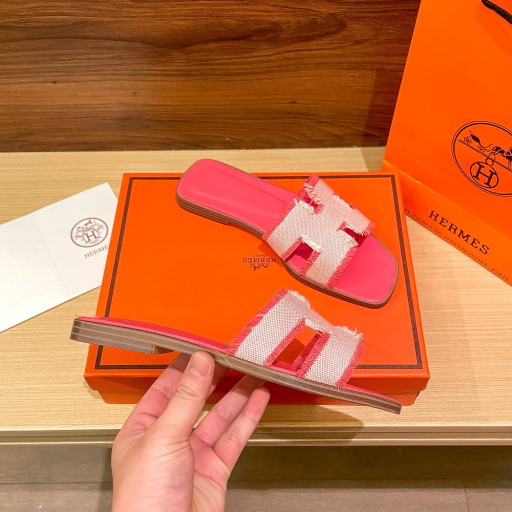 Hermes Oran Sandal Pink H231095Z C5350 - Image 6