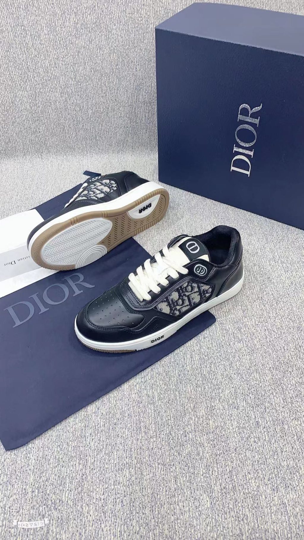 DIOR High Top Sneaker - Image 4