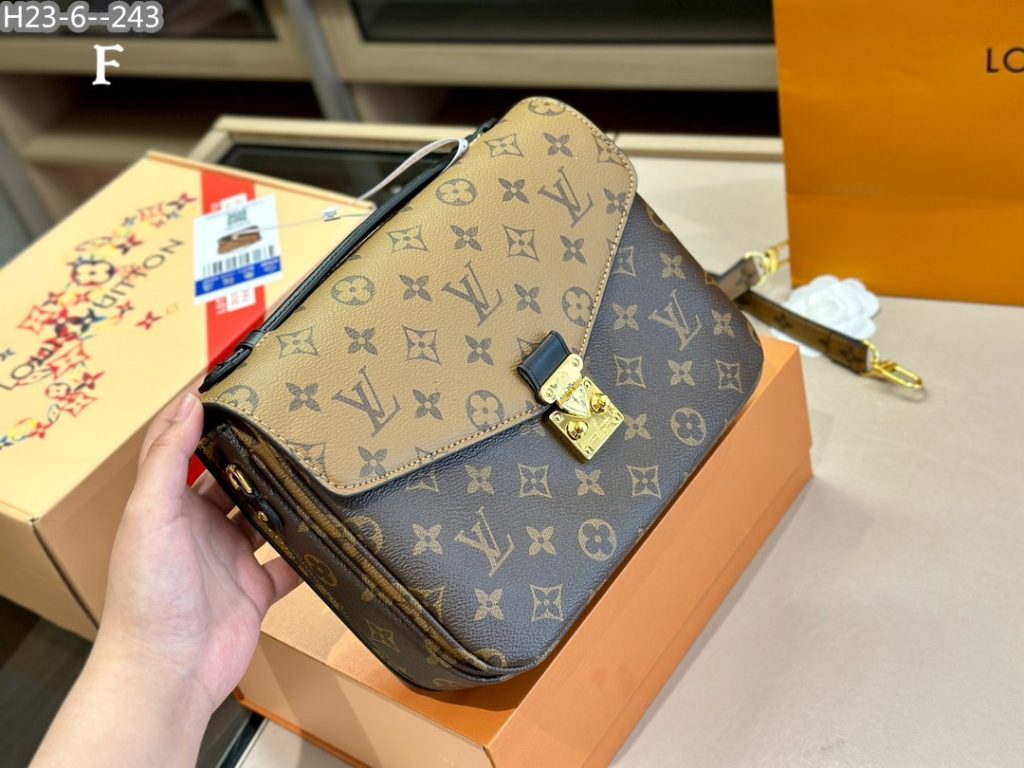 Louis Vuitton Pochette Métis Monogram Reverse 25Cm - Image 4