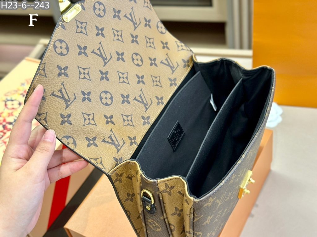 Louis Vuitton Pochette Métis Monogram Reverse 25Cm - Image 11