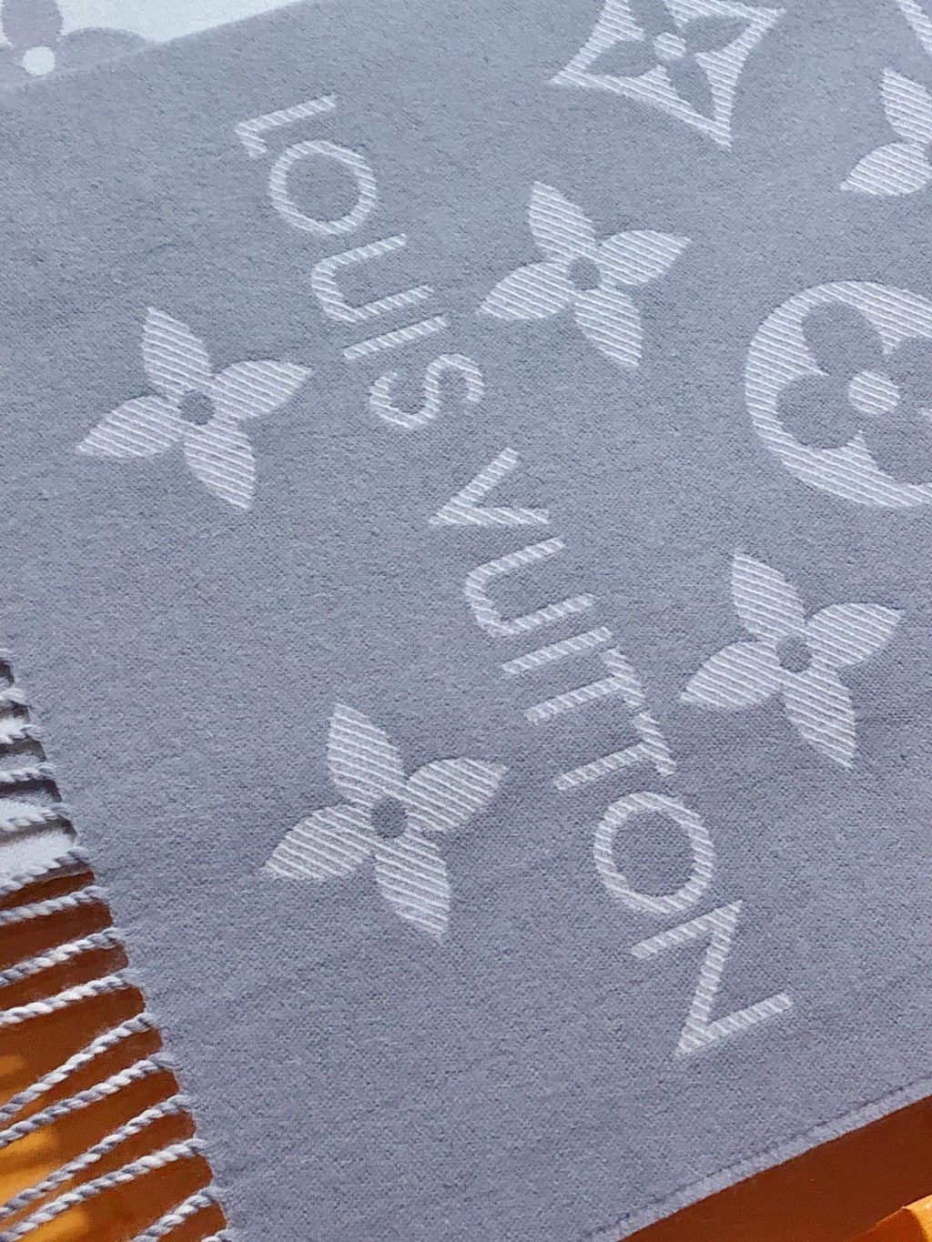 Louis Vuitton Lv Monogram Essential Scarf Light Grey M77727 - Image 6