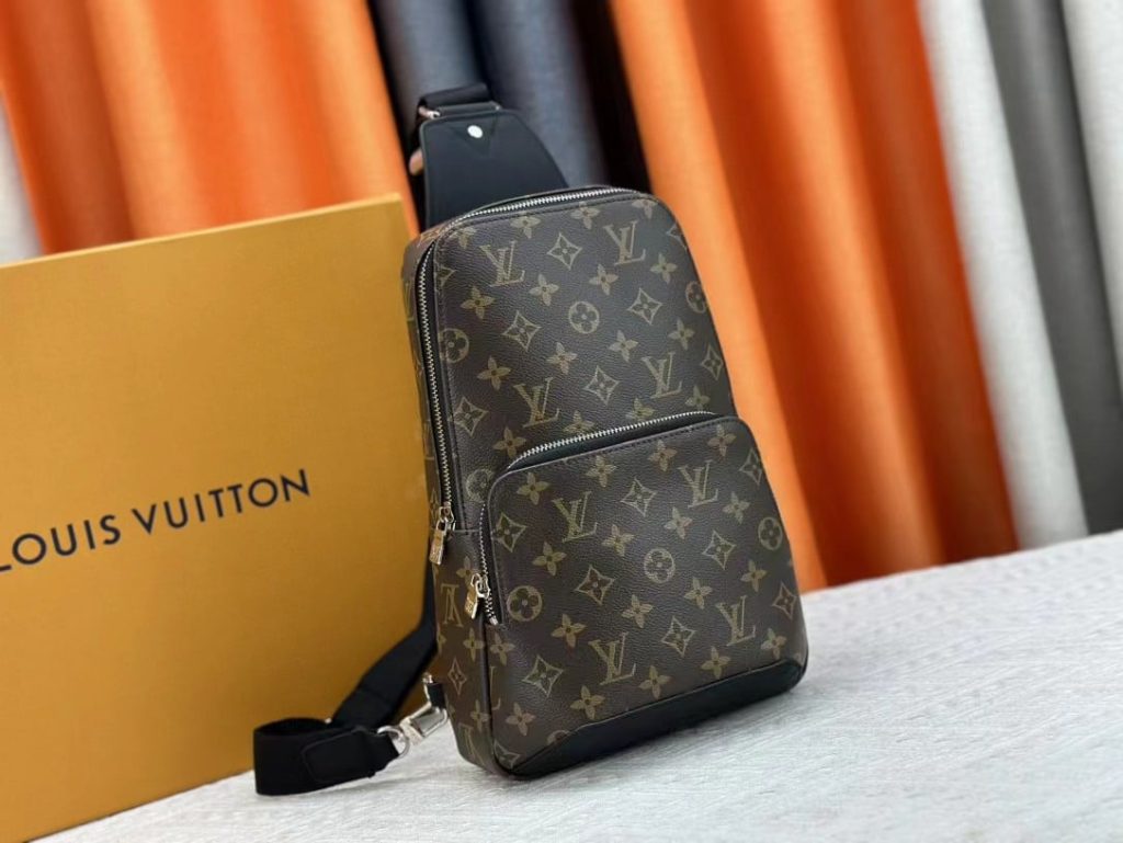 Louis Vuitton Louis Vuitton Avenue Slingbag Monogram Brown 31Cm M45897 - Image 6