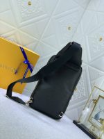 Louis Vuitton Avenue Nm Crossbody Bag Black 31Cm M30971 - Image 5