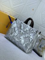 Louis Vuitton Onthego Pillow Handbag Silver 34Cm - Image 3