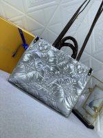 Louis Vuitton Onthego Pillow Handbag Silver 34Cm - Image 6
