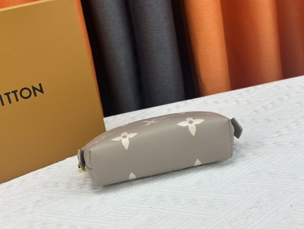 Louis Vuitton Cosmetic Pouch PM Creme 17Cm M45951 - Image 6