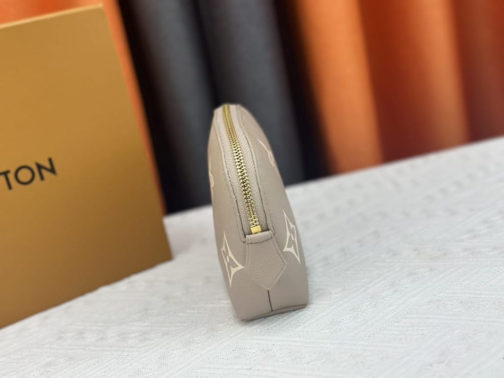 Louis Vuitton Cosmetic Pouch PM Creme 17Cm M45951 - Image 7