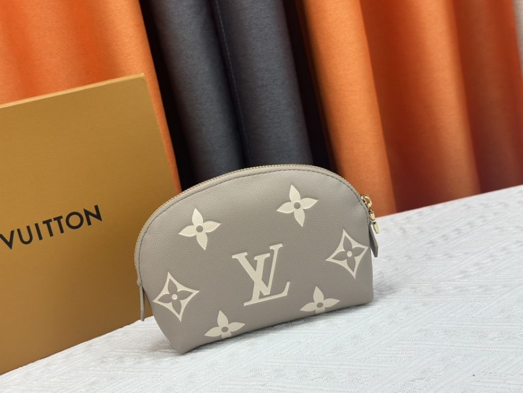 Louis Vuitton Cosmetic Pouch PM Creme 17Cm M45951 - Image 8