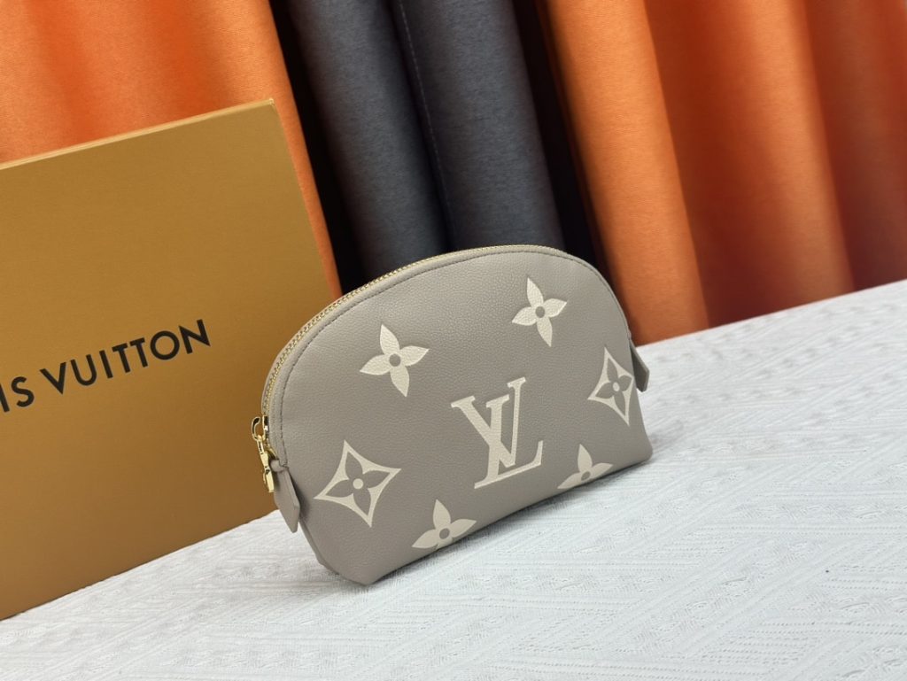 Louis Vuitton Cosmetic Pouch PM Creme 17Cm M45951 - Image 10