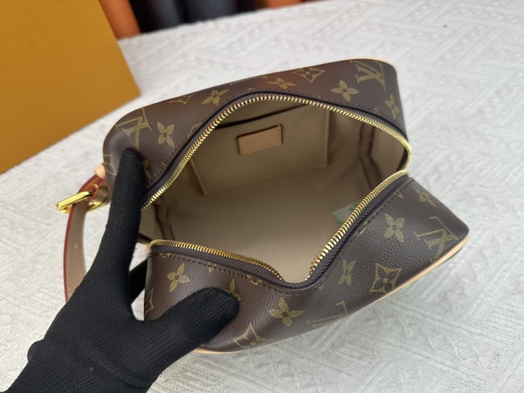 Louis Vuitton Trousse Toilette Locker Dopp Kit 23Cm M83112 - Image 11