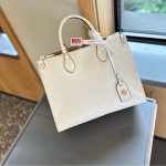 Louis Vuitton On The Go MM White 35Cm - Image 3