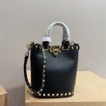 Valentino Rockstud Crossbody Pouch In Grainy Leather Black 16Cm 5W2P0W31Vsh 0No - Image 3