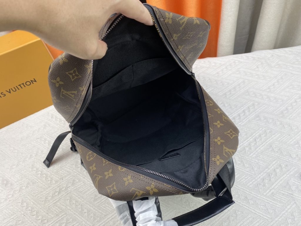 Louis Vuitton Dean Backpack Monogram Canvas 42Cm M45335 - Image 4