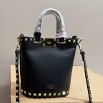 Valentino Rockstud Crossbody Pouch In Grainy Leather Black 16Cm 5W2P0W31Vsh 0No - Image 4