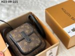 Louis Vuitton Christopher Wearable Wallet Monogram Brown 18Cm M69404 - Image 5