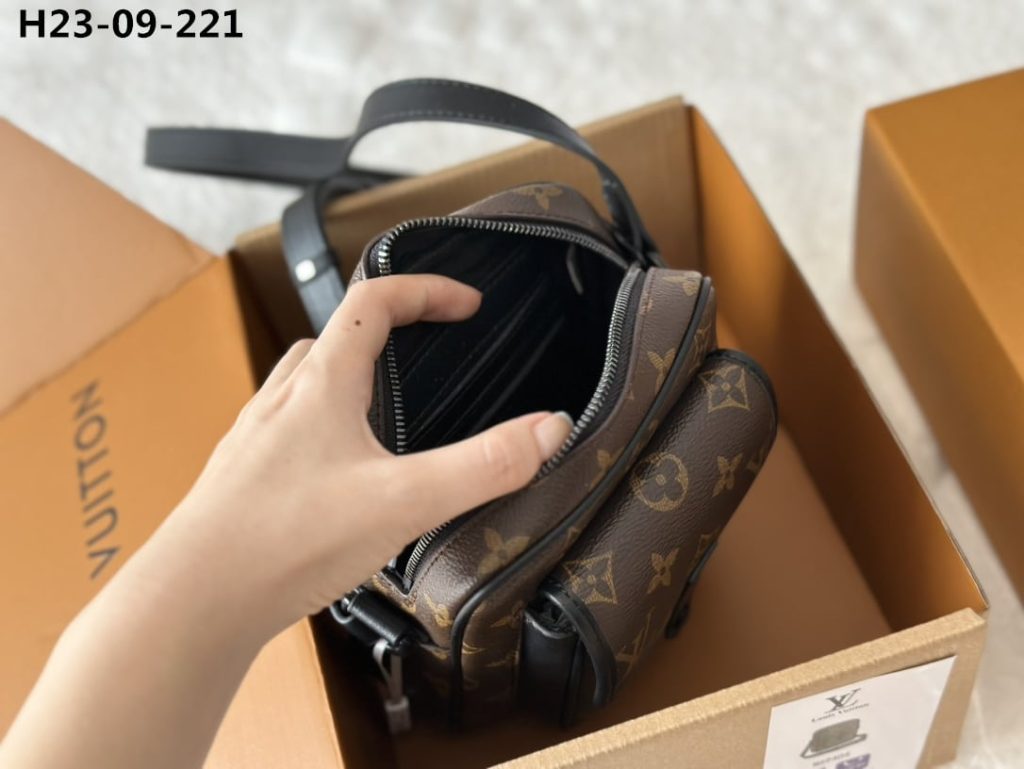 Louis Vuitton Christopher Wearable Wallet Monogram Brown 18Cm M69404 - Image 10