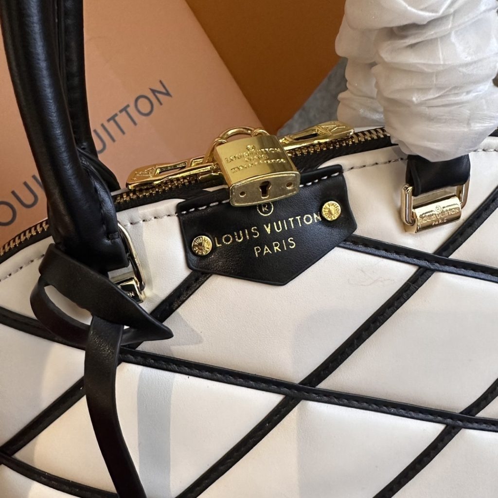 Louis Vuitton Alma BB Black 24Cm M23761 - Image 5