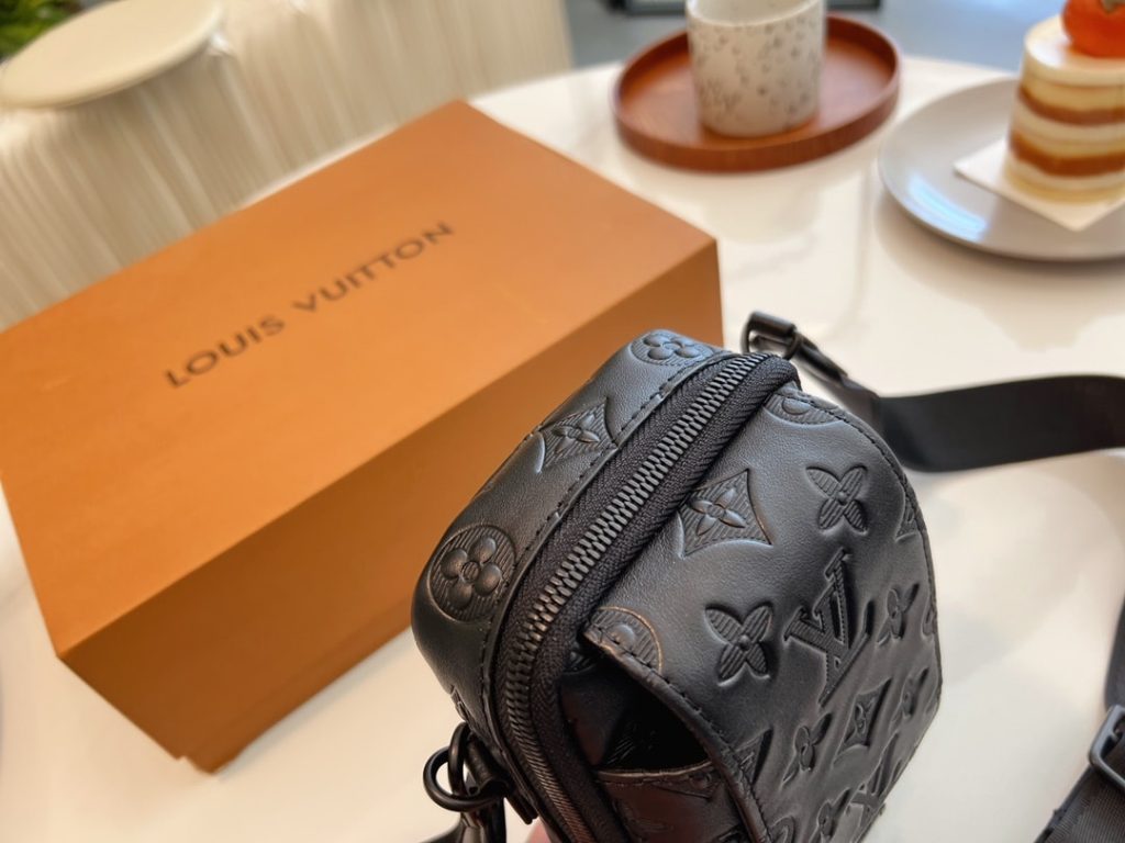 Louis Vuitton Double Phone Pouch NM Black 18Cm M81323 - Image 3