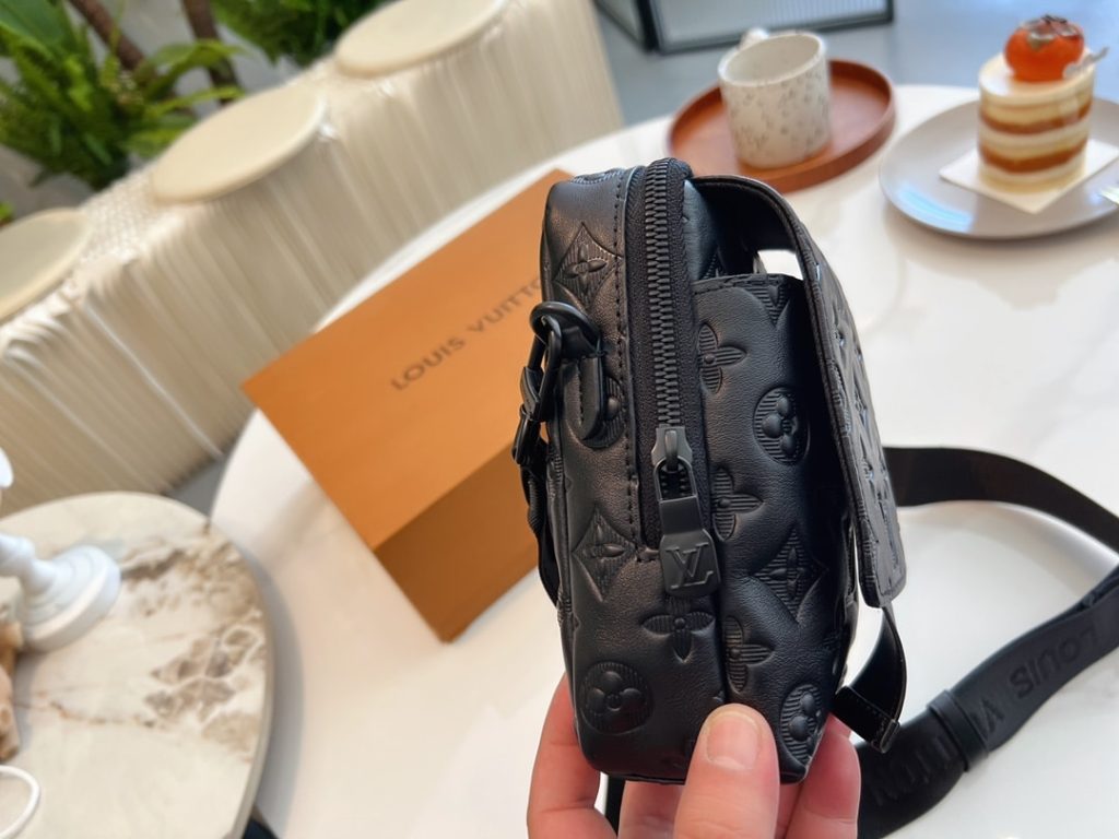 Louis Vuitton Double Phone Pouch NM Black 18Cm M81323 - Image 6