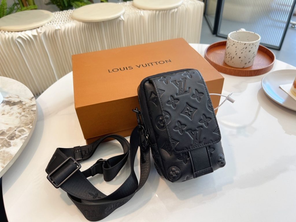 Louis Vuitton Double Phone Pouch NM Black 18Cm M81323 - Image 9