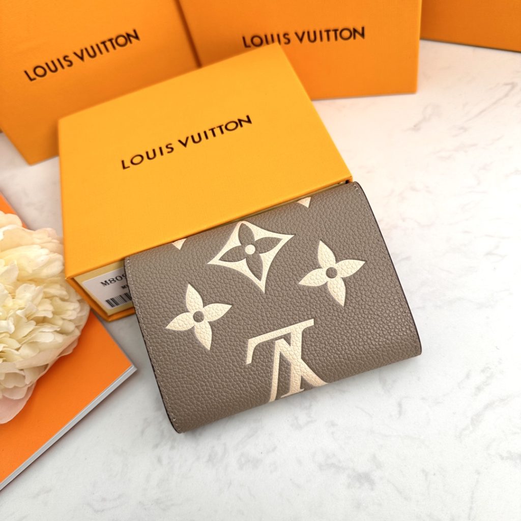 Louis Vuitton Victorine Wallet Beige 12Cm M81861 - Image 8
