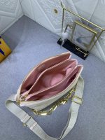 Louis Vuitton Bolso Coussin PM Cream 26Cm M22398 - Image 3