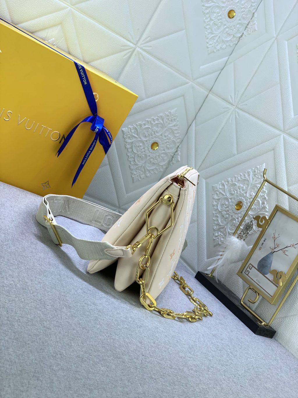 Louis Vuitton Bolso Coussin PM Cream 26Cm M22398 - Image 7