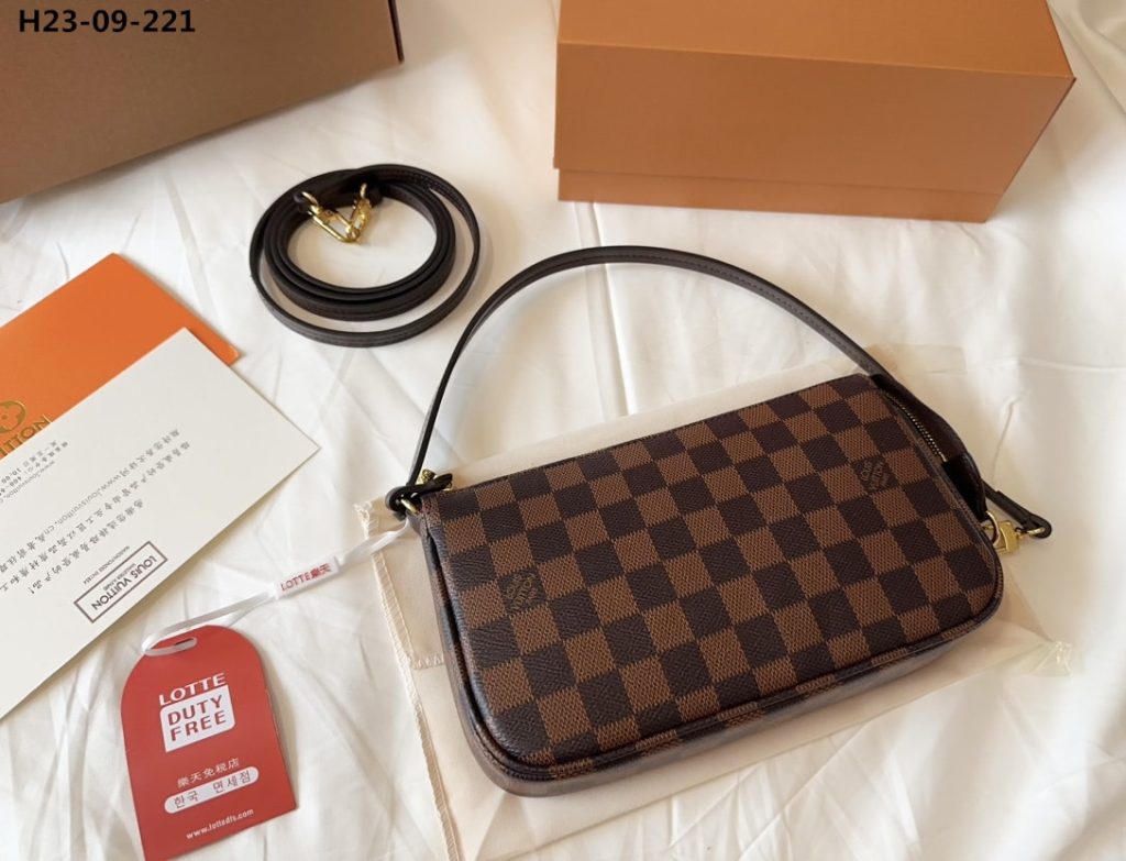 Louis Vuitton Pochette Accessoires Damier Ebene 23Cm - Image 4