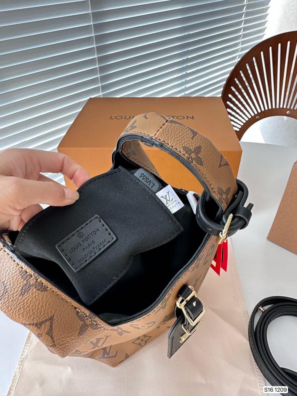 Louis Vuitton Atlantis Bucket Monogram Canvas 17Cm M46816 - Image 3