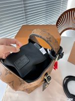 Louis Vuitton Atlantis Bucket Monogram Canvas 17Cm M46816 - Image 3