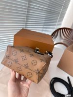 Louis Vuitton Atlantis Bucket Monogram Canvas 17Cm M46816 - Image 6