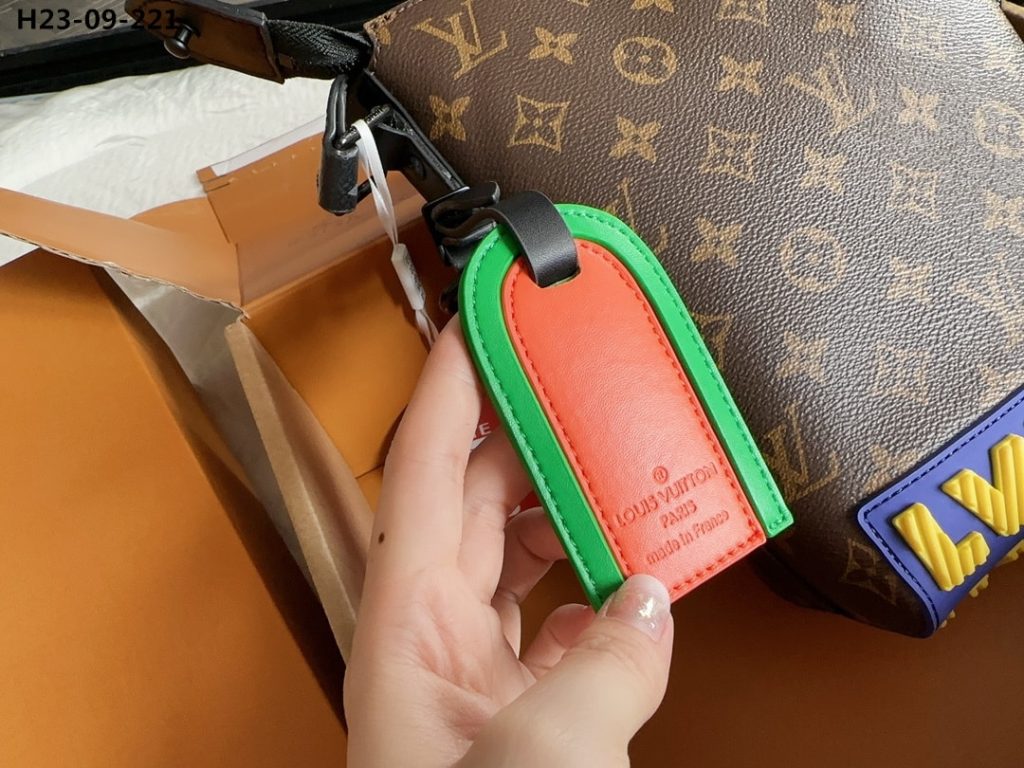 Louis Vuitton Cruiser Messenger Bag Monogram Eclipse Brown 20Cm M57966 - Image 7