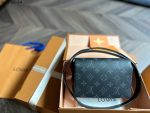 Louis Vuitton Steamer Wearable Wallet Black 18Cm M81783 - Image 7
