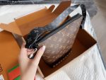 Louis Vuitton Cruiser Messenger Bag Monogram Eclipse Brown 20Cm M57966 - Image 8
