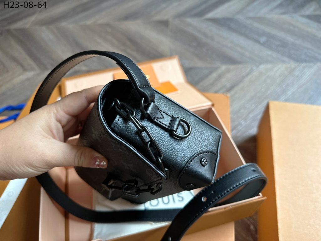 Louis Vuitton Steamer Wearable Wallet Black 18Cm M81783 - Image 8