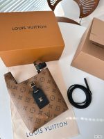 Louis Vuitton Atlantis Bucket Monogram Canvas 17Cm M46816 - Image 11