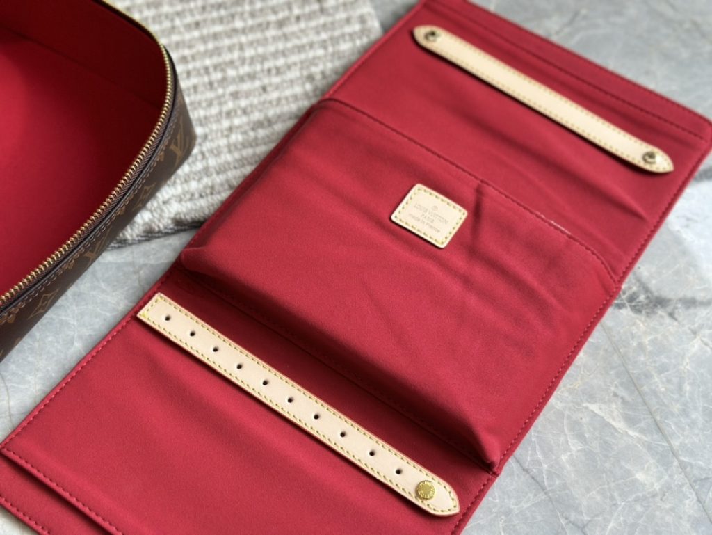 Louis Vuitton Lv Nice Jewelry Case Brown 23Cm - Image 10