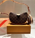 Louis Vuitton Croissant MM Monogram Canvas 25Cm M46828 - Image 3