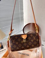 Louis Vuitton Pochette Tirette Monogram Canvas 23Cm M47123 - Image 5