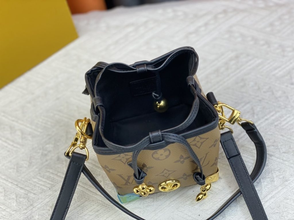 Louis Vuitton Néo Purse Lv Charms Monogram Brown 15Cm M82885 - Image 9