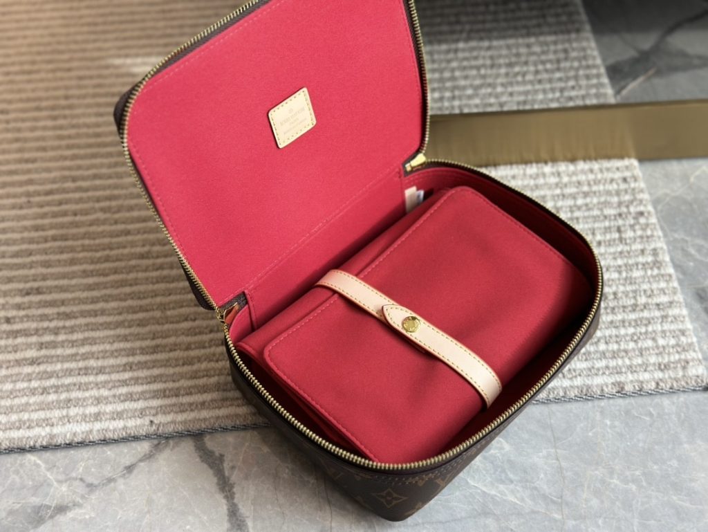 Louis Vuitton Lv Nice Jewelry Case Brown 23Cm - Image 8