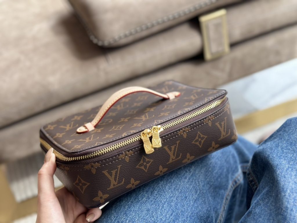 Louis Vuitton Lv Nice Jewelry Case Brown 23Cm - Image 6