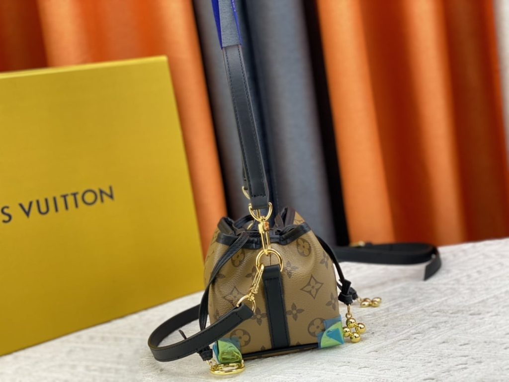 Louis Vuitton Néo Purse Lv Charms Monogram Brown 15Cm M82885 - Image 4