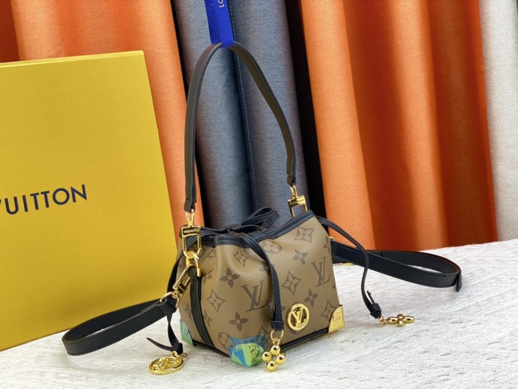 Louis Vuitton Néo Purse Lv Charms Monogram Brown 15Cm M82885 - Image 3