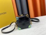 Louis Vuitton Néo Purse Lv Charms Black 15Cm M82886 - Image 7