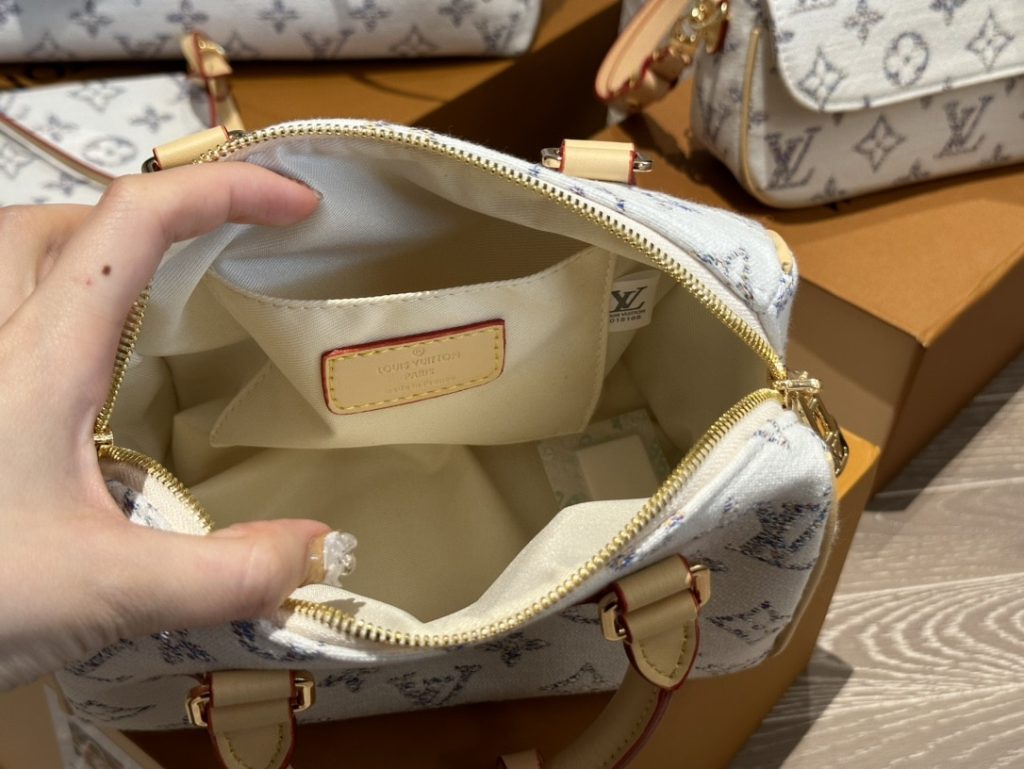 Louis Vuitton Speedy Bandoulière 20 Multicolor Beige 20Cm M24709 - Image 11