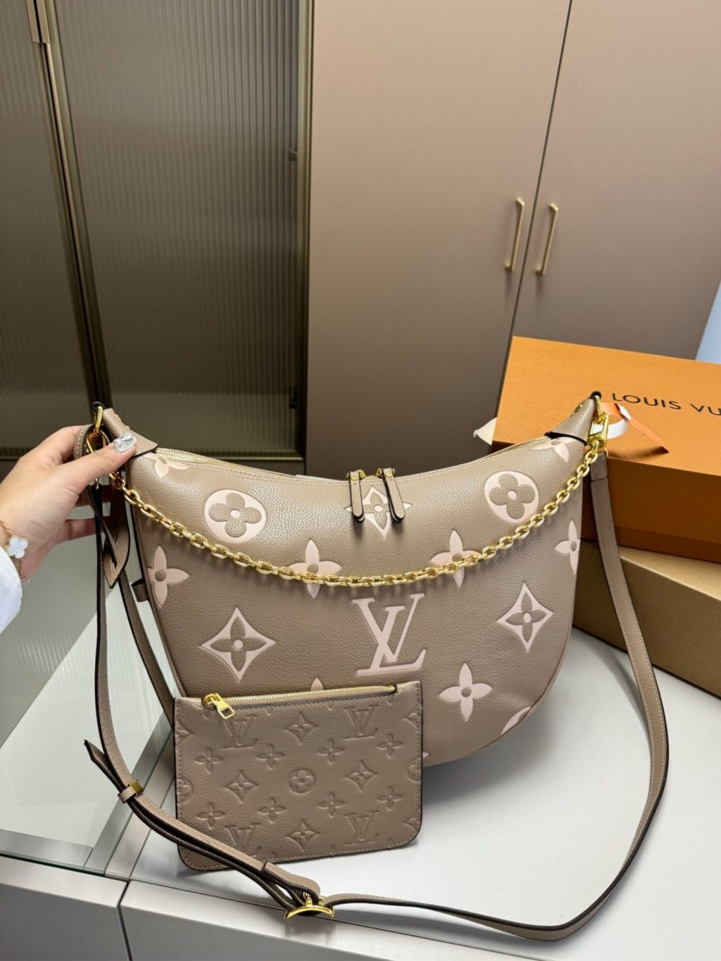 Louis Vuitton Loop Hobo Dove Gray 32Cm M46738 - Image 5
